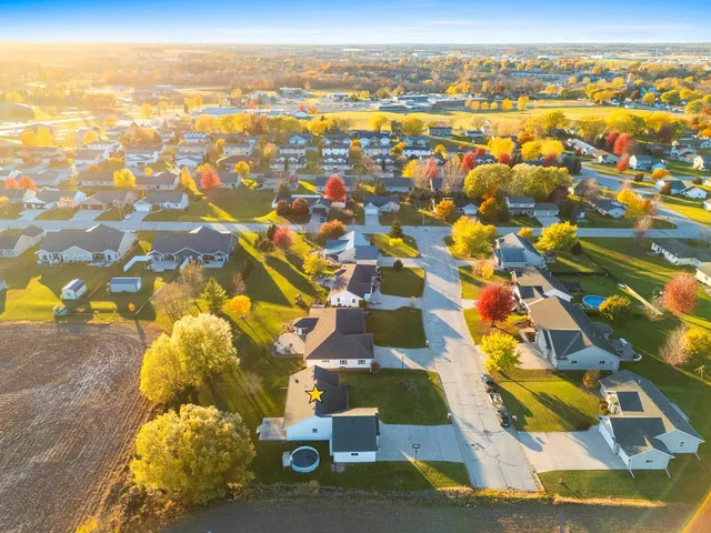 $394,900 | 552 Songbird Avenue, Wrightstown, WI 54180