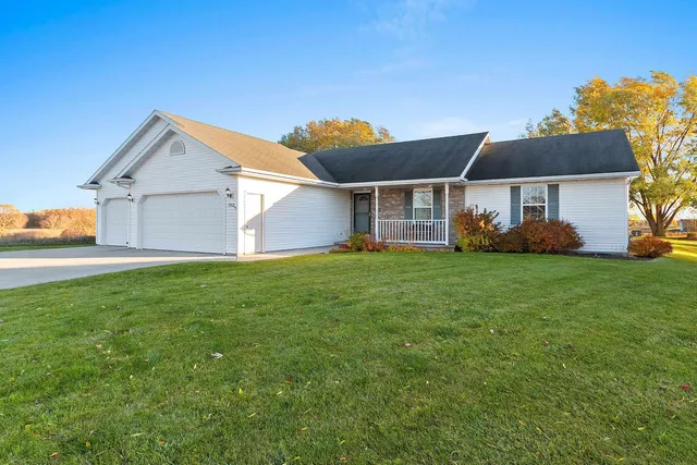 $394,900 | 552 Songbird Avenue, Wrightstown, WI 54180