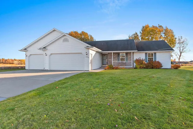 $394,900 | 552 Songbird Avenue, Wrightstown, WI 54180