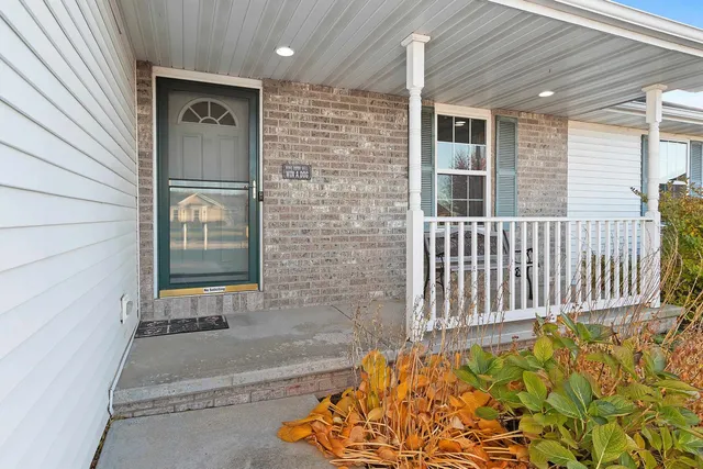 $394,900 | 552 Songbird Avenue, Wrightstown, WI 54180