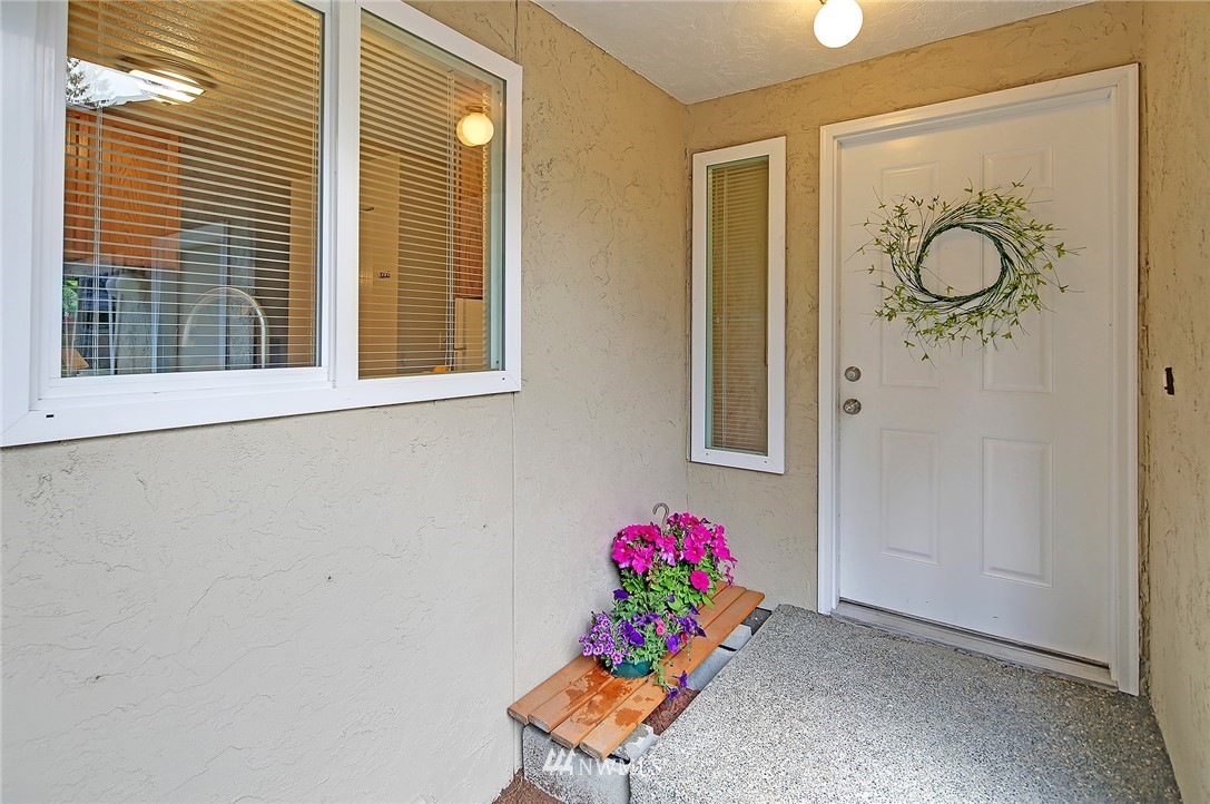 7740 196th Street Southwest, Unit 19 Edmonds, WA 98026 - Photo 2 of 22 Gallery Image 2