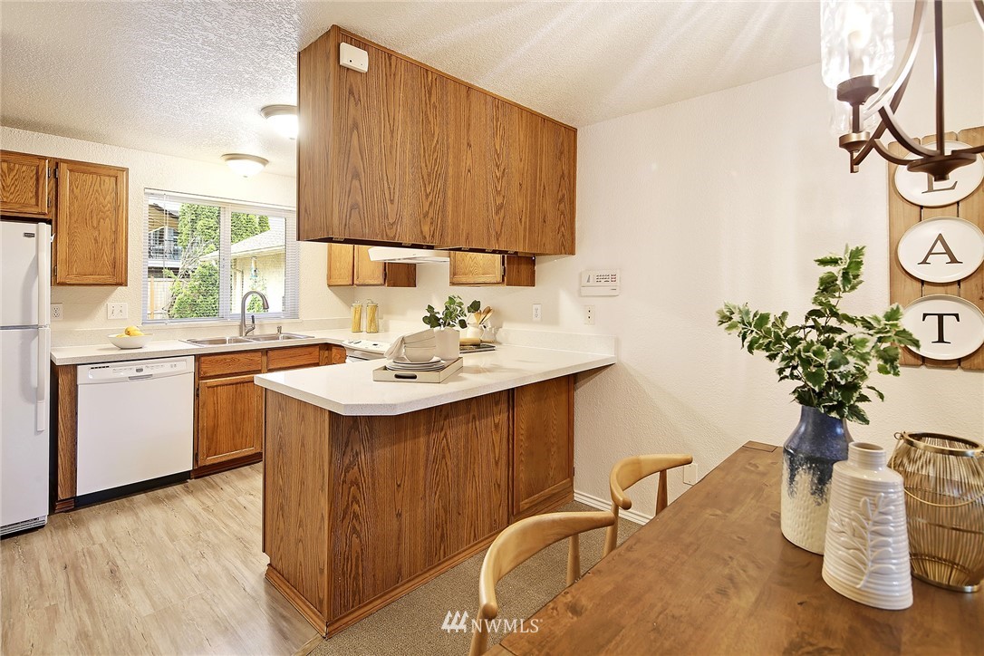 7740 196th Street Southwest, Unit 19 Edmonds, WA 98026 - Photo 11 of 22 Gallery Image 11