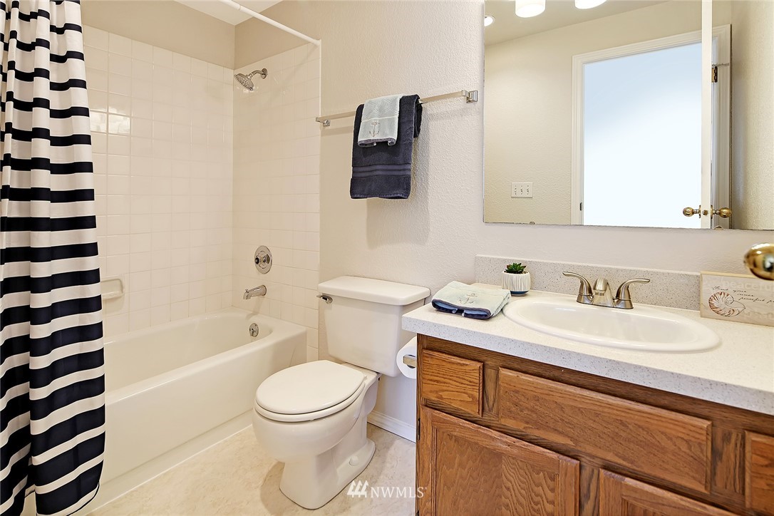 7740 196th Street Southwest, Unit 19 Edmonds, WA 98026 - Photo 19 of 22 Gallery Image 19