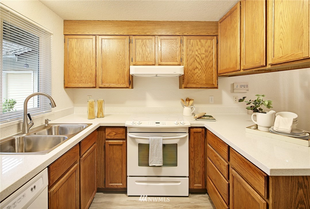 7740 196th Street Southwest, Unit 19 Edmonds, WA 98026 - Photo 8 of 22 Gallery Image 8