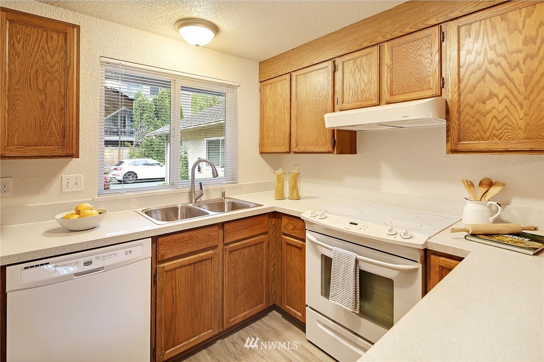 7740 196th Street Southwest, Unit 19 Edmonds, WA 98026 - Photo 9 of 22 Gallery Image 9