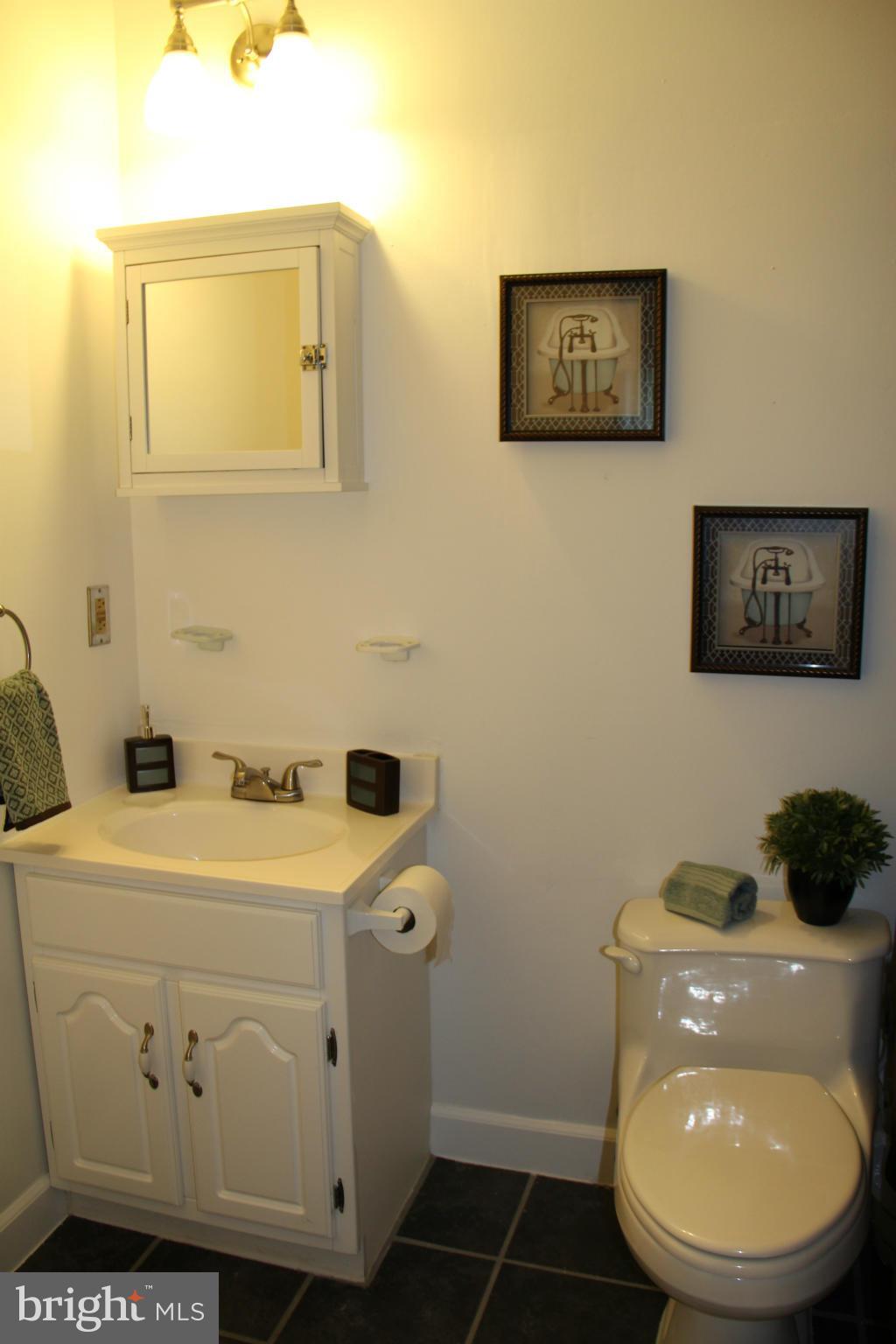 7809 Metacomet Road Hanover, MD 21076 - Photo 17 of 24 Upper level shared bathroom