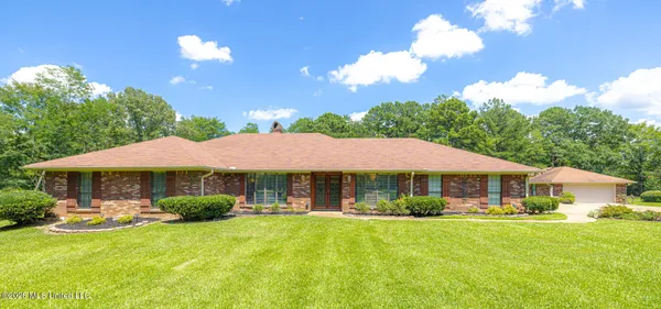 $559,000 | 144 North Pine Drive, Madison, MS 39110