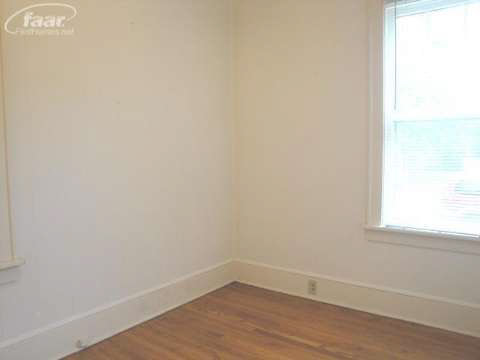9230 Davison Road Davison, MI 48423 - Photo 6 of 14 20174280-5.JPG