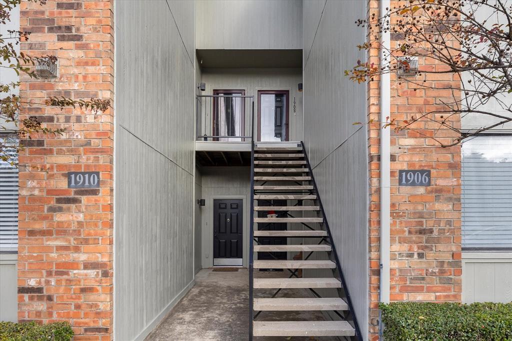 1908 Signal Ridge Place Rockwall, TX 75032 - Photo 20 of 28 a view of a hall with stairs