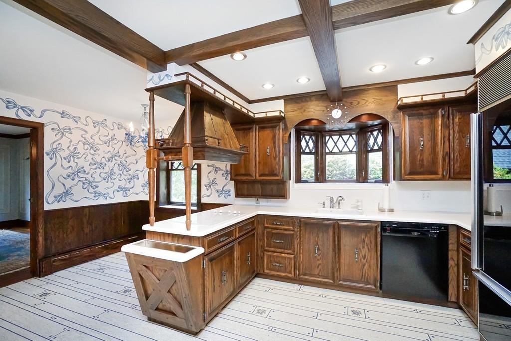 44 Dolphin Road Newton, MA 02459 - Photo 11 of 33