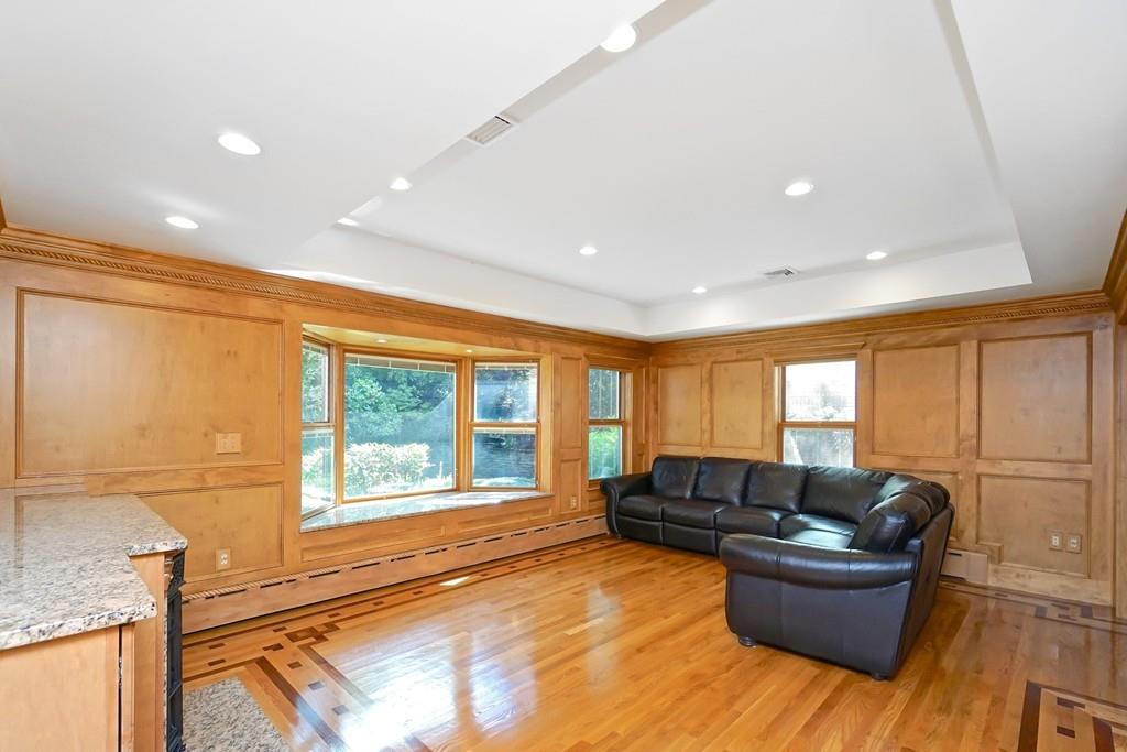 44 Dolphin Road Newton, MA 02459 - Photo 18 of 33