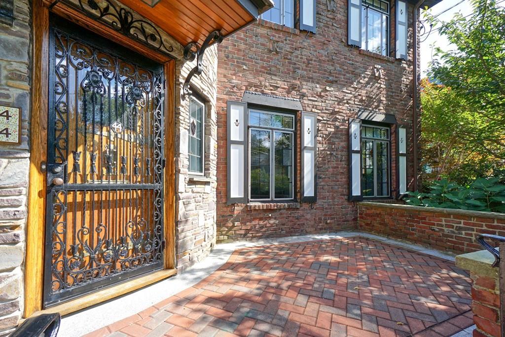 44 Dolphin Road Newton, MA 02459 - Photo 3 of 33