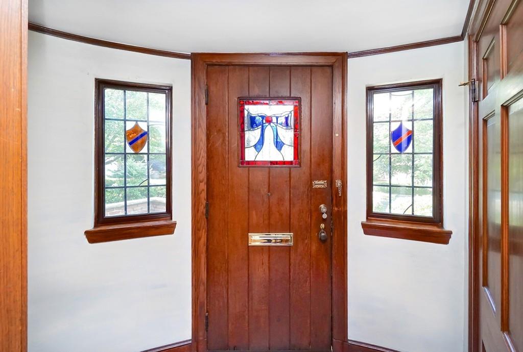 44 Dolphin Road Newton, MA 02459 - Photo 4 of 33