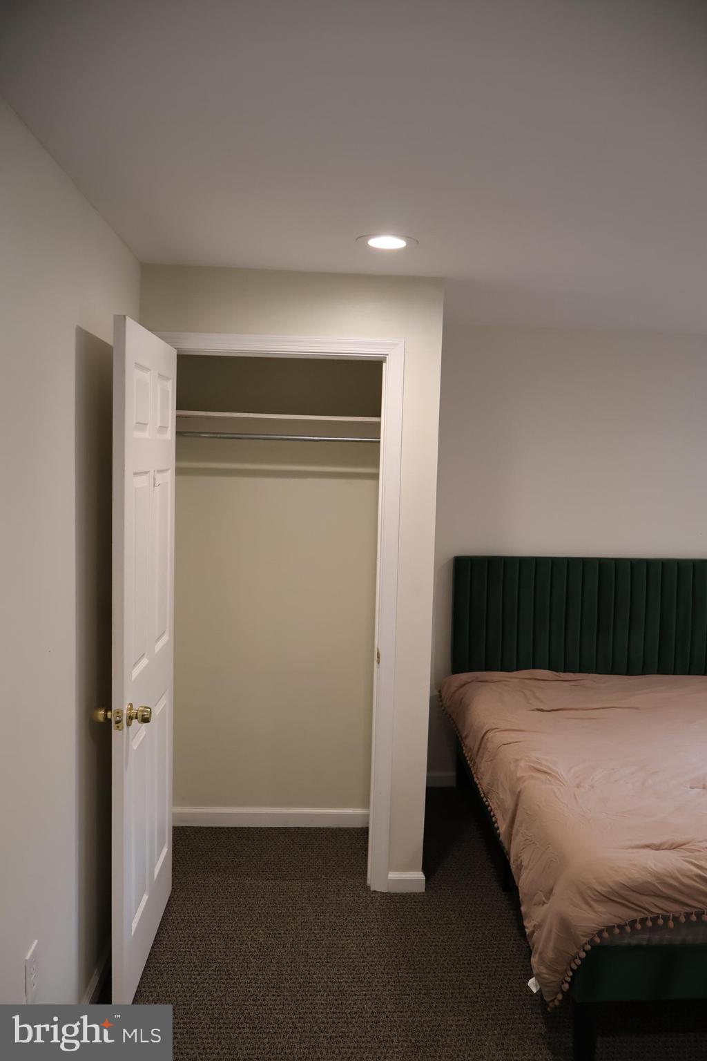 33 South 19th Street Philadelphia, PA 19103 - Photo 16 of 25 a bed sitting in a room next to a window