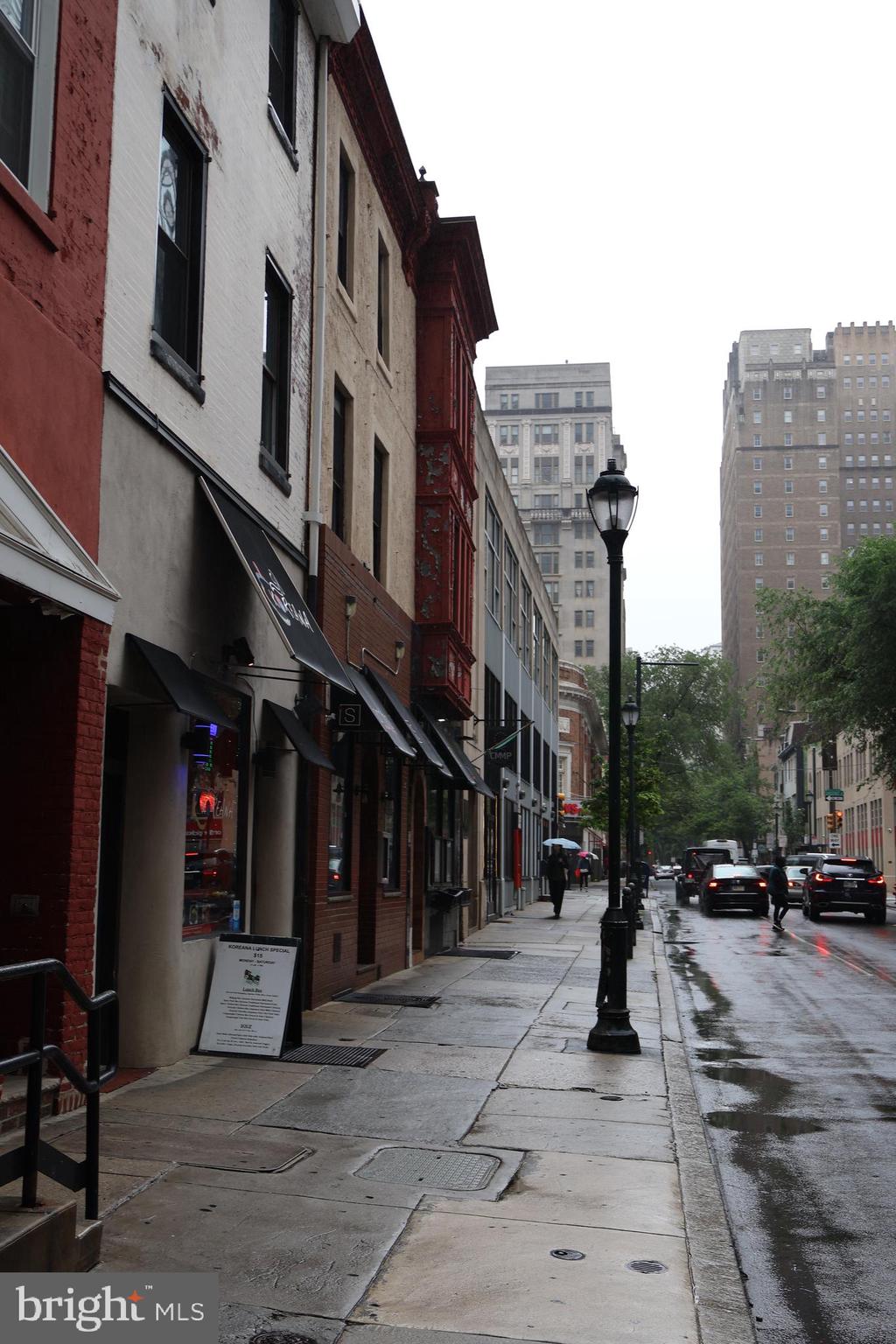 33 South 19th Street Philadelphia, PA 19103 - Photo 23 of 25 a view of a building with a street