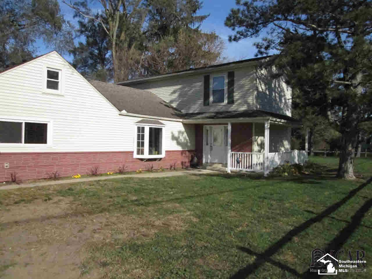 9233 Douglas Road Temperance, MI 48182 - Photo 2 of 26 Side Yard
