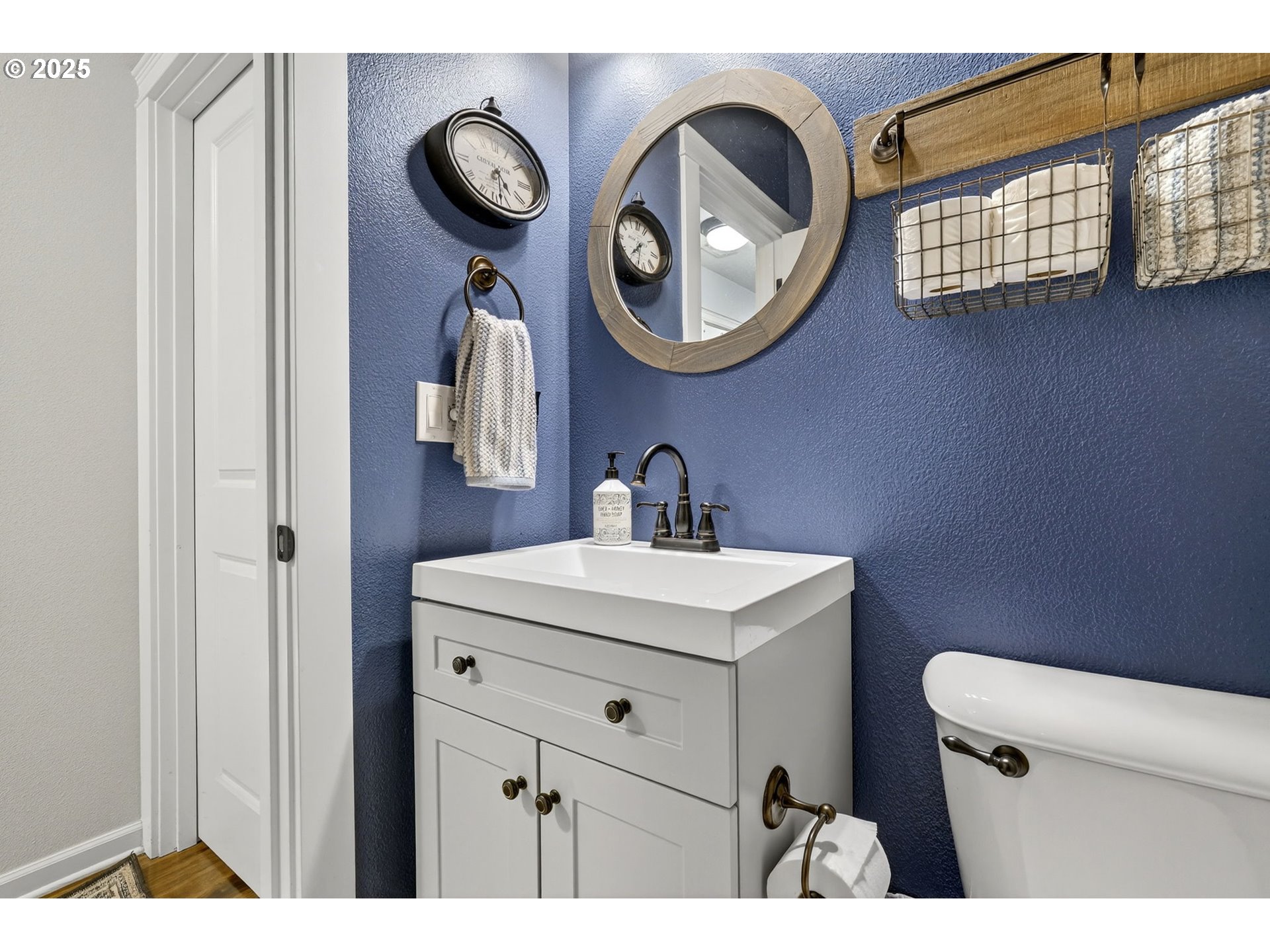 14031 Traveler Road Oregon City, OR 97045 - Photo 20 of 43 Bathroom, Attached