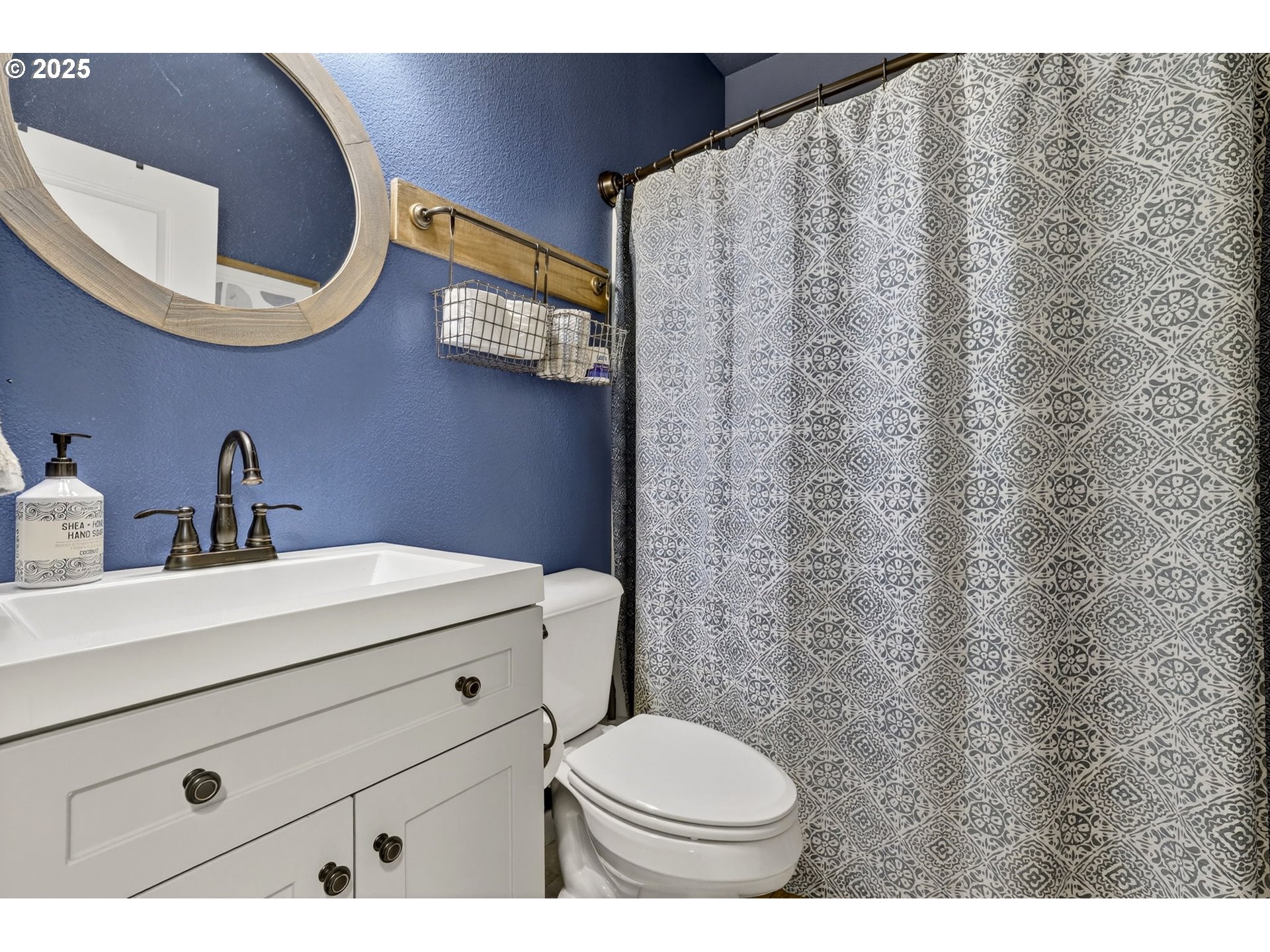 14031 Traveler Road Oregon City, OR 97045 - Photo 21 of 43 Bathroom, Attached