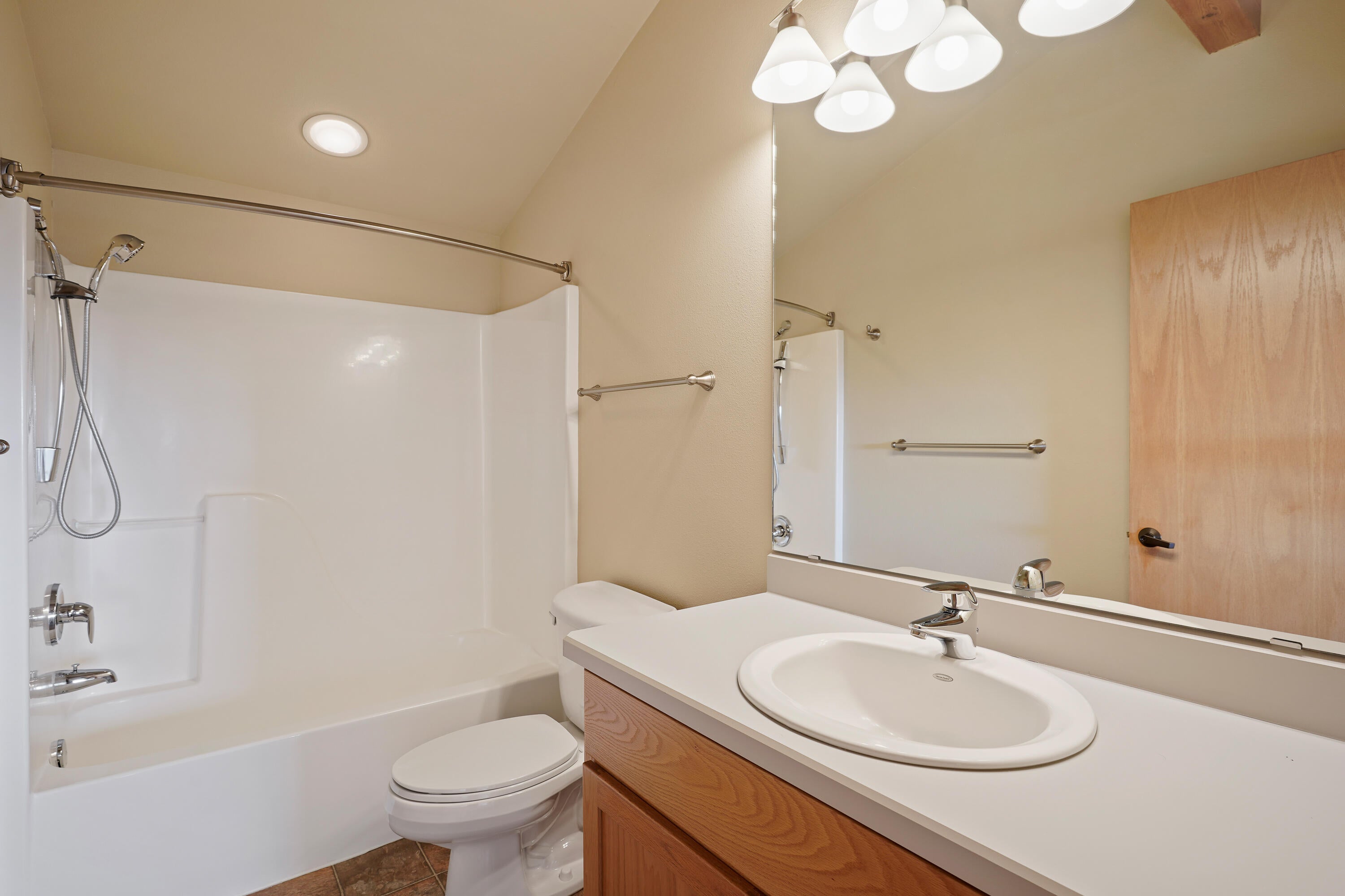 8578 Southwest Shad Road Terrebonne, OR 97760 - Photo 24 of 42 Guest bathroom