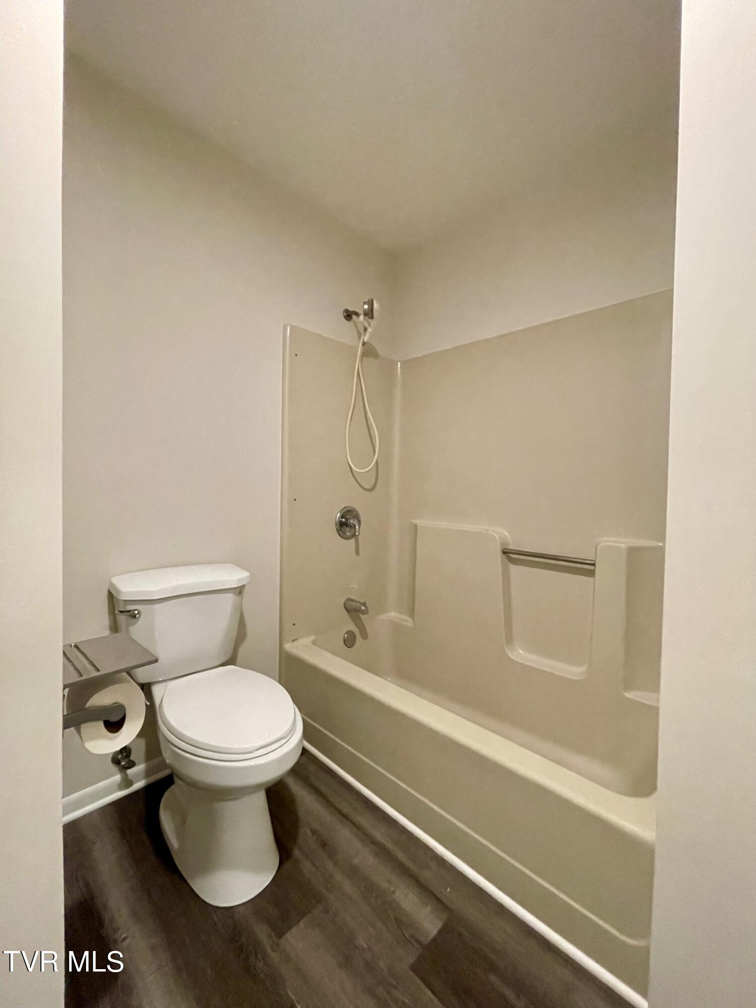 574 Marie Street Talbott, TN 37877 - Photo 14 of 18 Bathroom 2