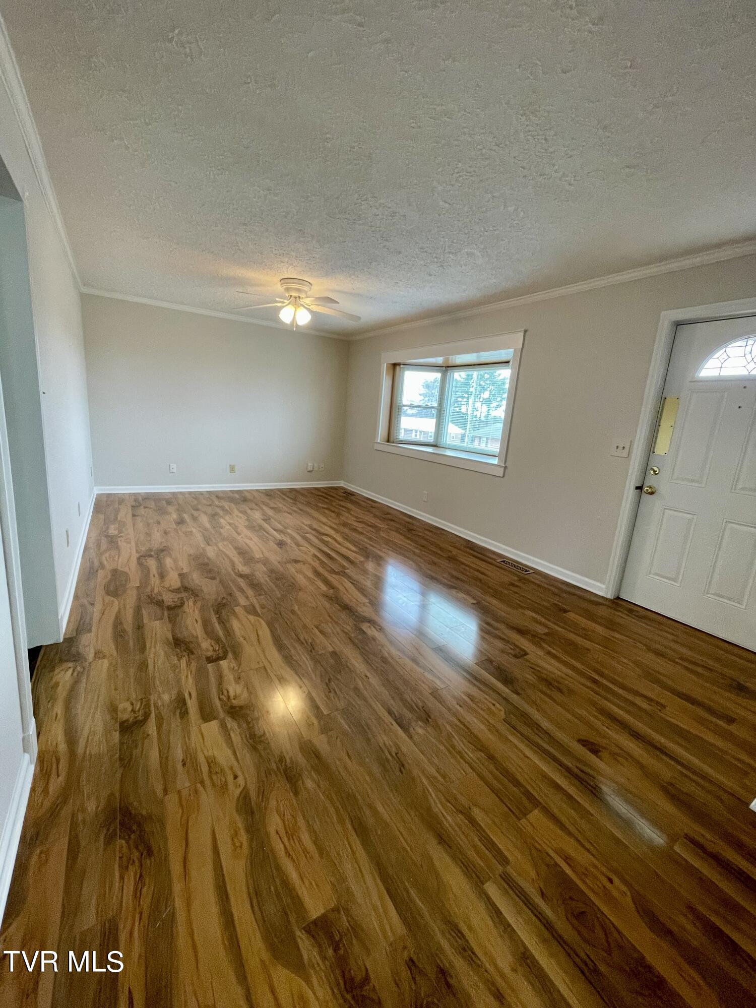 574 Marie Street Talbott, TN 37877 - Photo 3 of 18 Living Room (2)