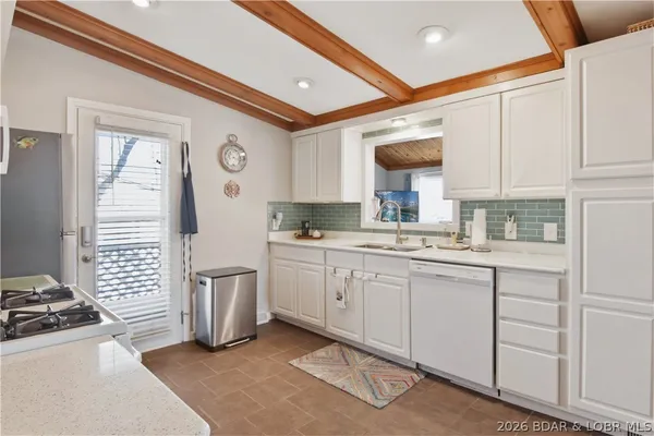 $610,000 | 44 Oasis Point, Camdenton, MO 65020