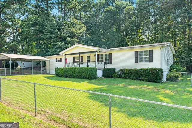 a view of an house with backyard and swimming pool