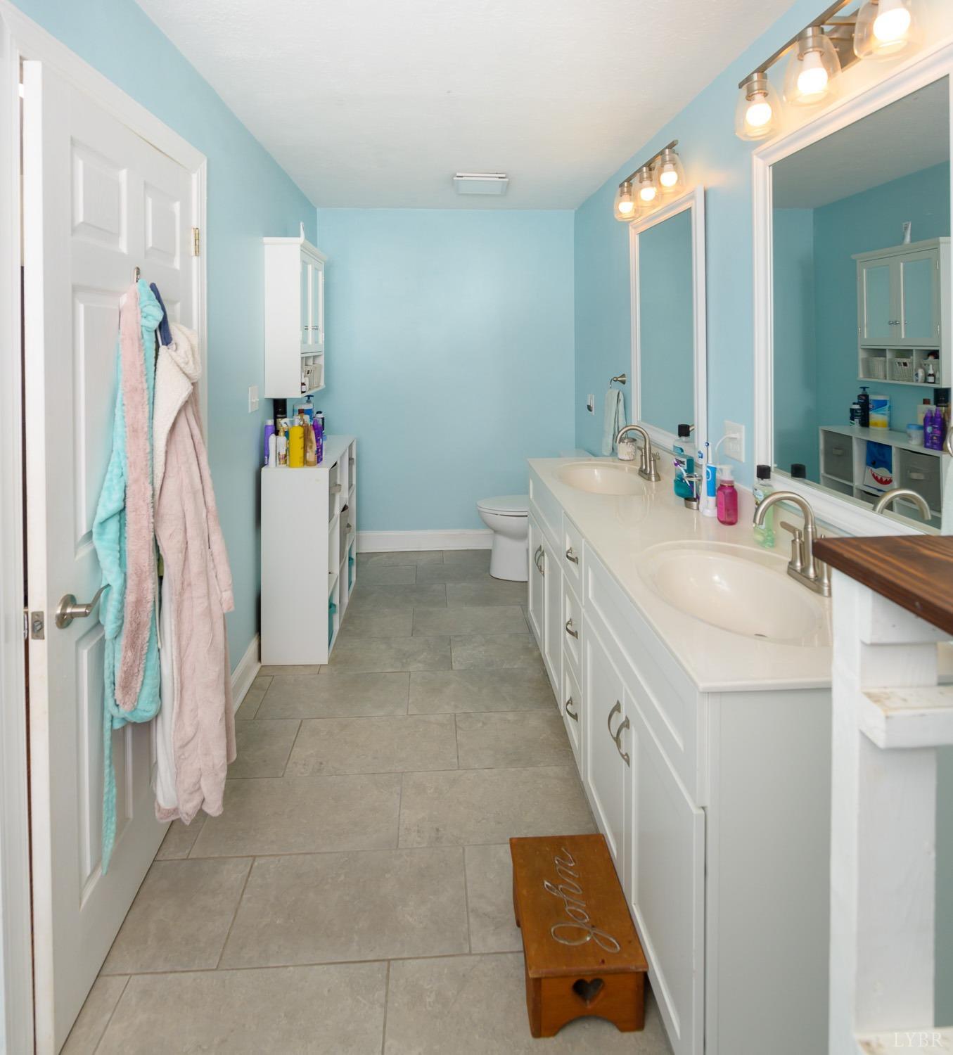 149 Locust Street Amherst, VA 24521 - Photo 34 of 86 a bathroom with a sink a tub and a mirror