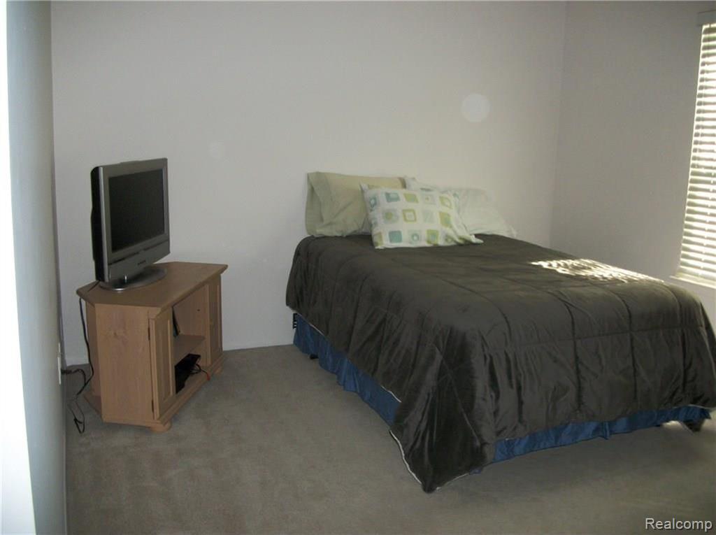 36125 Fredericksburg Road Farmington Hills, MI 48331 - Photo 54 of 63