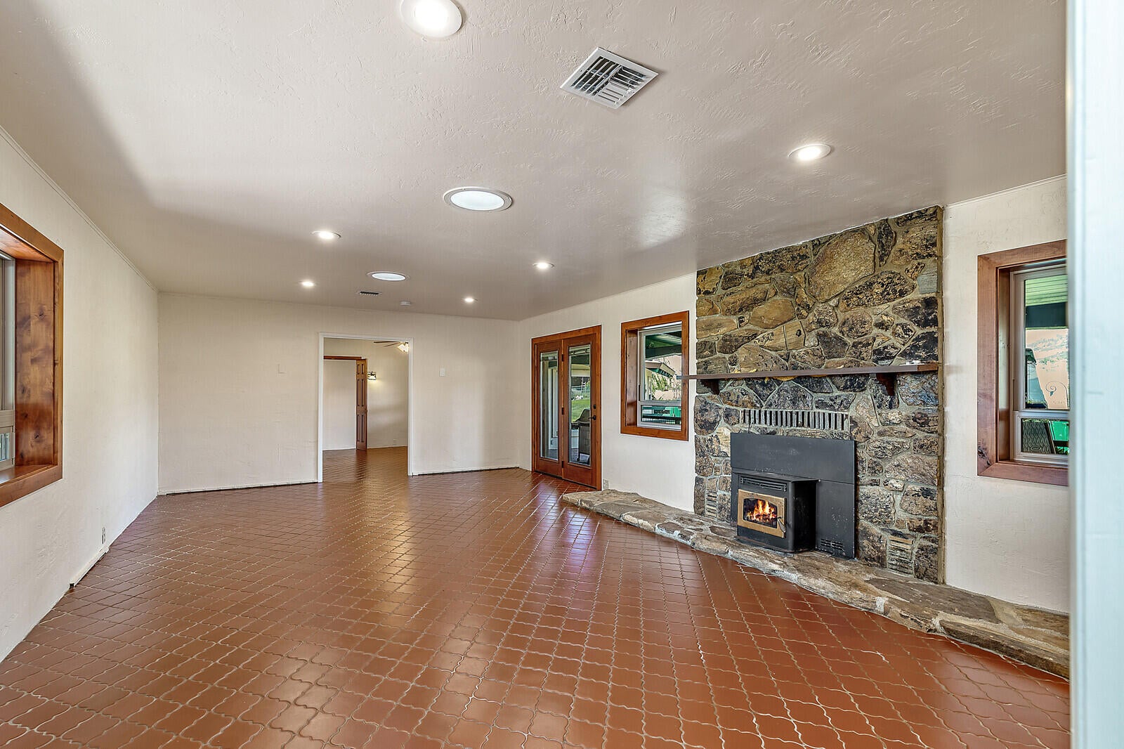 4756 Fern Valley Road Medford, OR 97504 - Photo 15 of 89 15_FV_16_mls