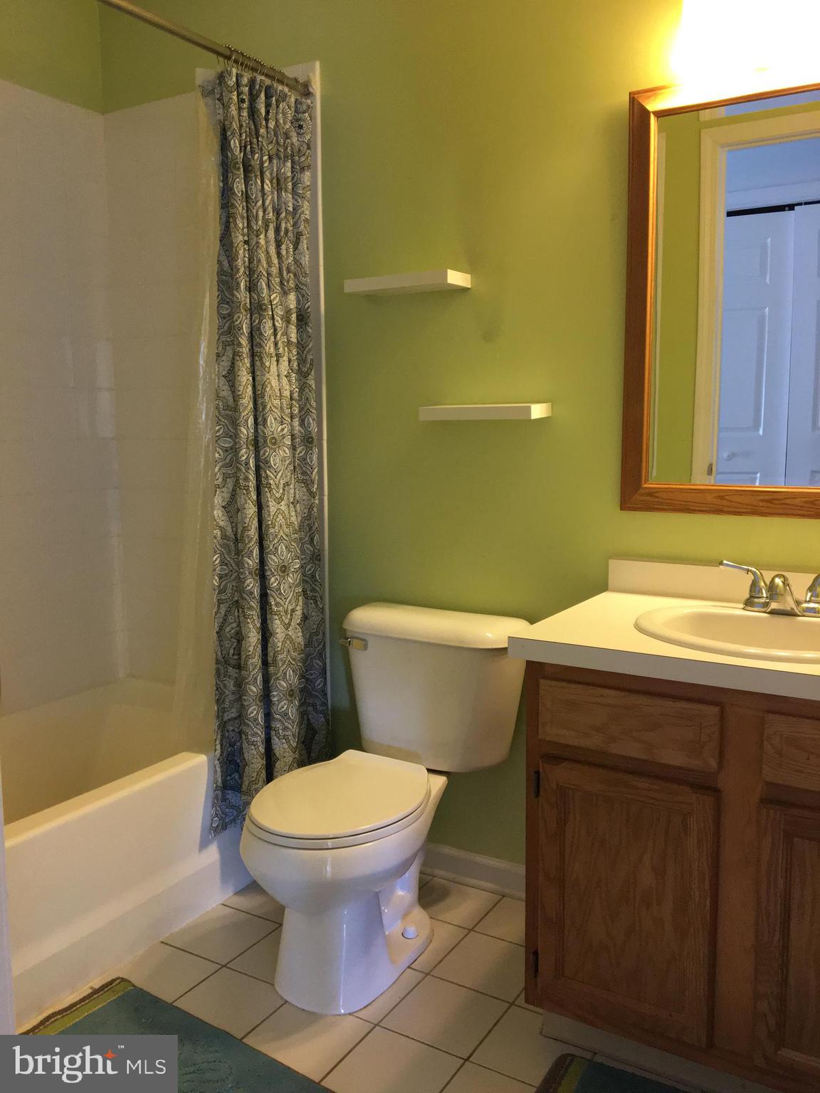 10 Turtle Court, Unit 10 Delanco, NJ 08075 - Photo 39 of 45 2nd floor hall bath