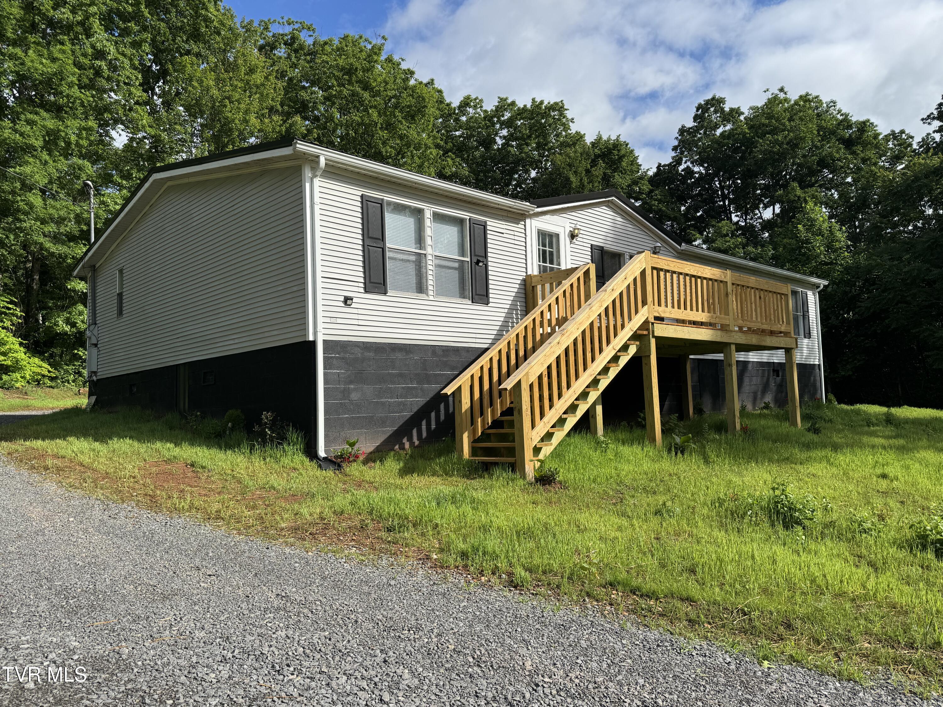 1555 Hamner Hollow Road Big Stone Gap, VA 24219 - Photo 2 of 41 RIGHT FRONT CORNER VIEW