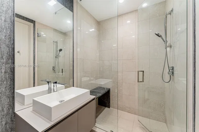 $18,500 | 1000 Brickell Plaza, Unit PH5203, Miami, FL 33131