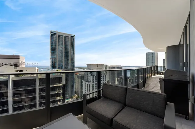 $18,500 | 1000 Brickell Plaza, Unit PH5203, Miami, FL 33131