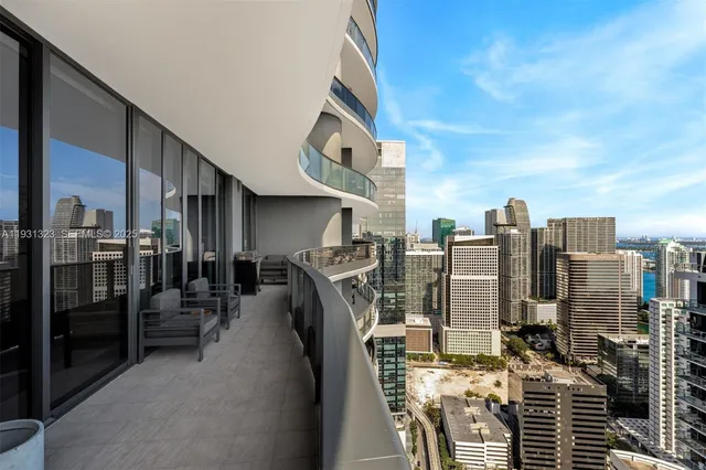 $18,500 | 1000 Brickell Plaza, Unit PH5203, Miami, FL 33131