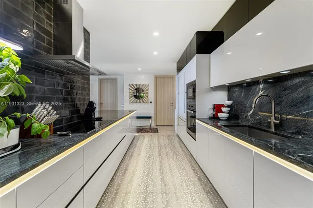 $18,500 | 1000 Brickell Plaza, Unit PH5203, Miami, FL 33131