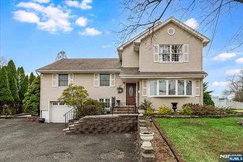 $849,000 | 40 Catherine Court, Cedar Grove, NJ 07009