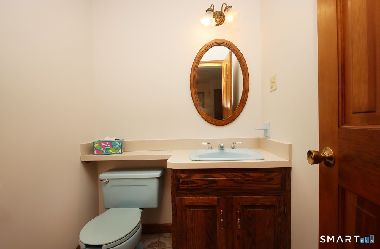 328 Saybrook Road Orange, CT 06477 - Photo 18 of 40 1st Floor
