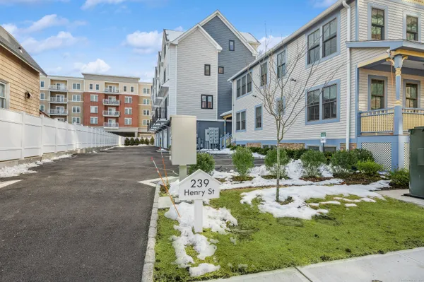 $6,000 | 239 Henry Street, Unit 3, Stamford, CT 06902