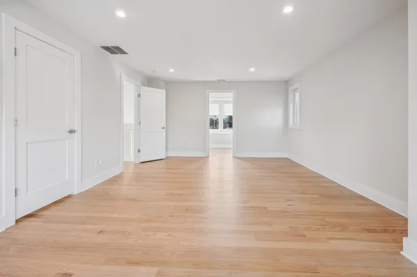 $6,000 | 239 Henry Street, Unit 3, Stamford, CT 06902