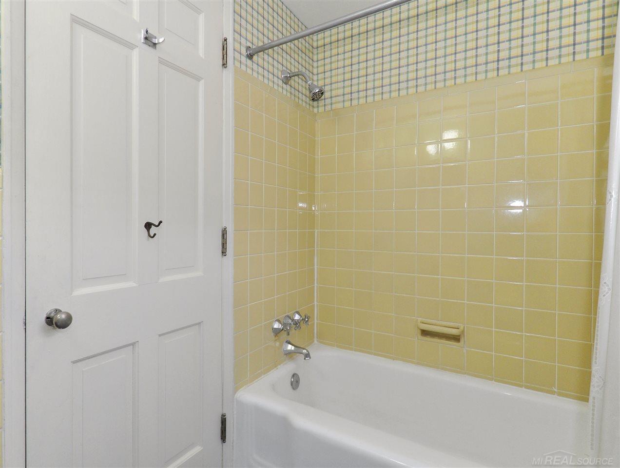 433 Roland Road Grosse Pointe, MI 48236 - Photo 24 of 38 31354659-23.JPG
