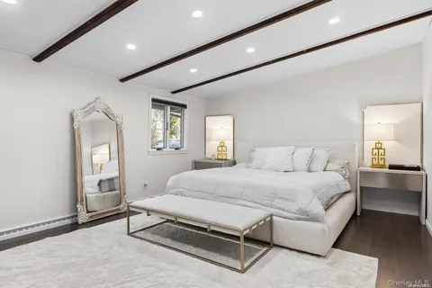 $1,375,000 | 131 Oakside Drive, Smithtown, NY 11787