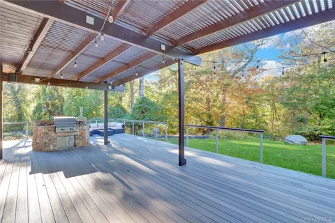 $1,375,000 | 131 Oakside Drive, Smithtown, NY 11787