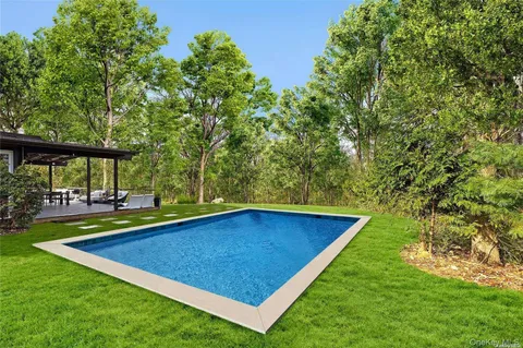 $1,375,000 | 131 Oakside Drive, Smithtown, NY 11787