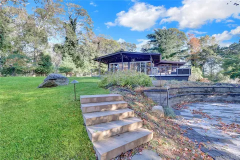 $1,375,000 | 131 Oakside Drive, Smithtown, NY 11787