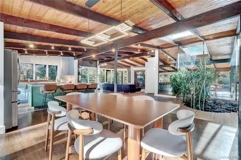 $1,375,000 | 131 Oakside Drive, Smithtown, NY 11787