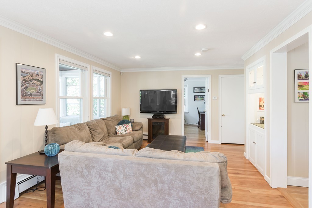 190 Parmenter Road Newton, MA 02465 - Photo 3 of 16