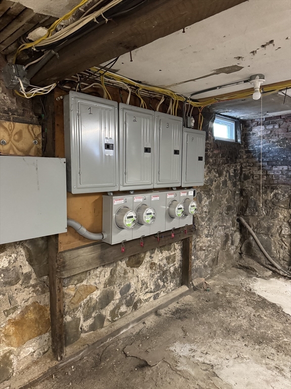 289 Chelsea Street Boston, MA 02128 - Photo 17 of 23 a view of an empty room