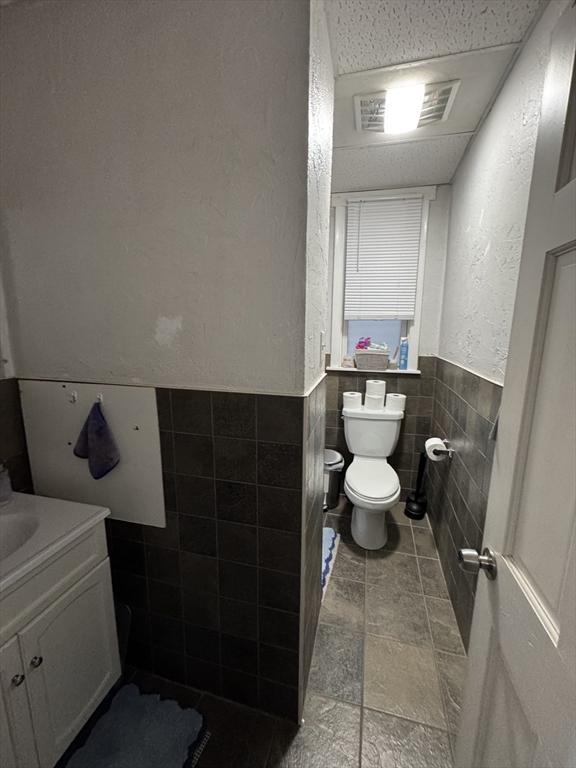 289 Chelsea Street Boston, MA 02128 - Photo 7 of 23 a bathroom with a toilet and a mirror