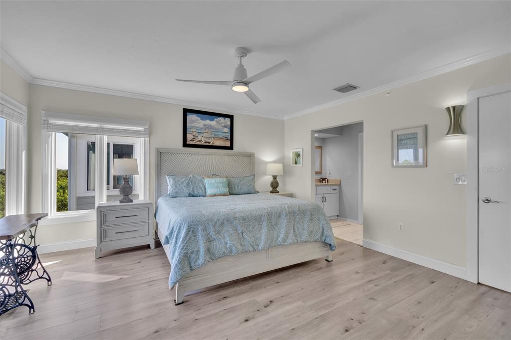 848 Evergreen Way Longboat Key, FL 34228 - Photo 15 of 66
